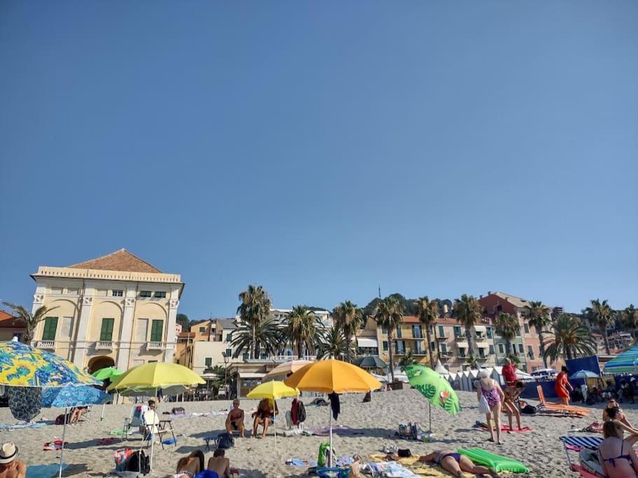 Silver Sands Finale Ligure - Traditional Apartment - 4 Beds & Terrace By The Beach Extérieur photo