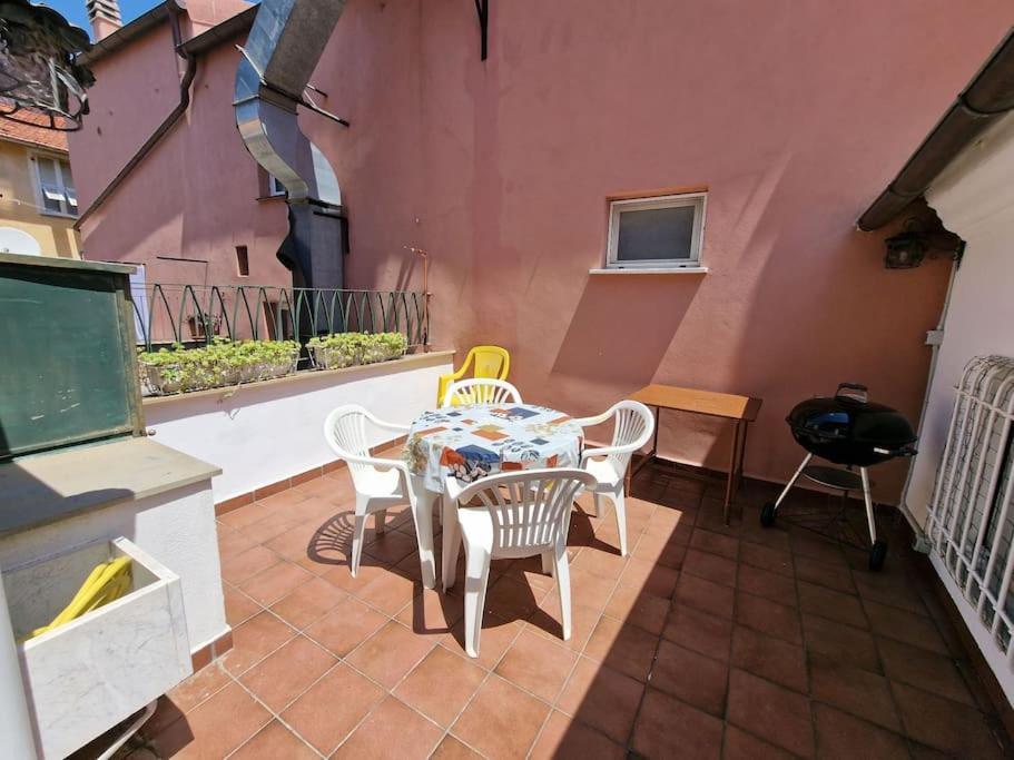 Silver Sands Finale Ligure - Traditional Apartment - 4 Beds & Terrace By The Beach Extérieur photo