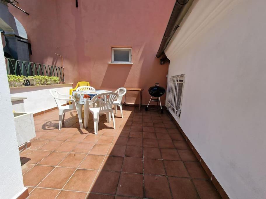 Silver Sands Finale Ligure - Traditional Apartment - 4 Beds & Terrace By The Beach Extérieur photo
