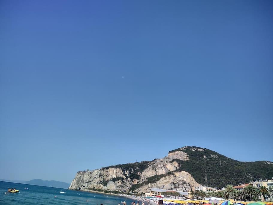 Silver Sands Finale Ligure - Traditional Apartment - 4 Beds & Terrace By The Beach Extérieur photo